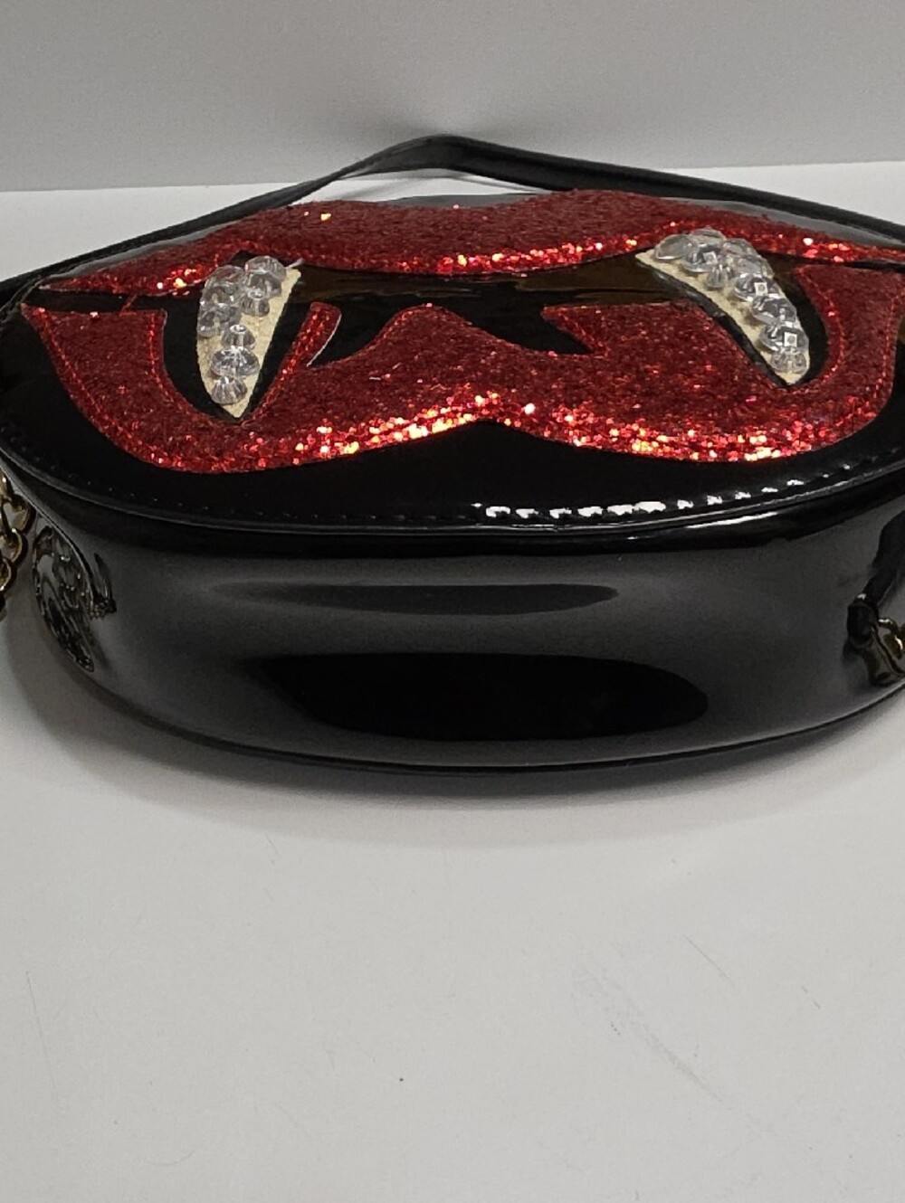 Betsey Johnson Kitsch Halloween Glampire Crossbody Bag – Vampire Lips & Fangs - Picture 4 of 11